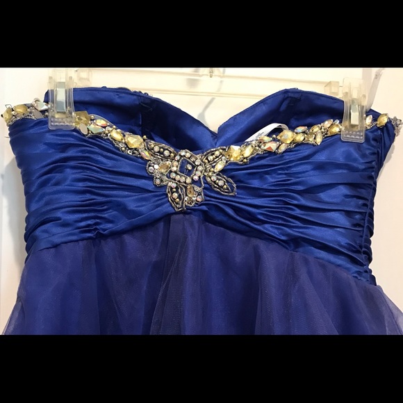 Homecoming dress w/beautiful crystal work - Picture 4 of 4